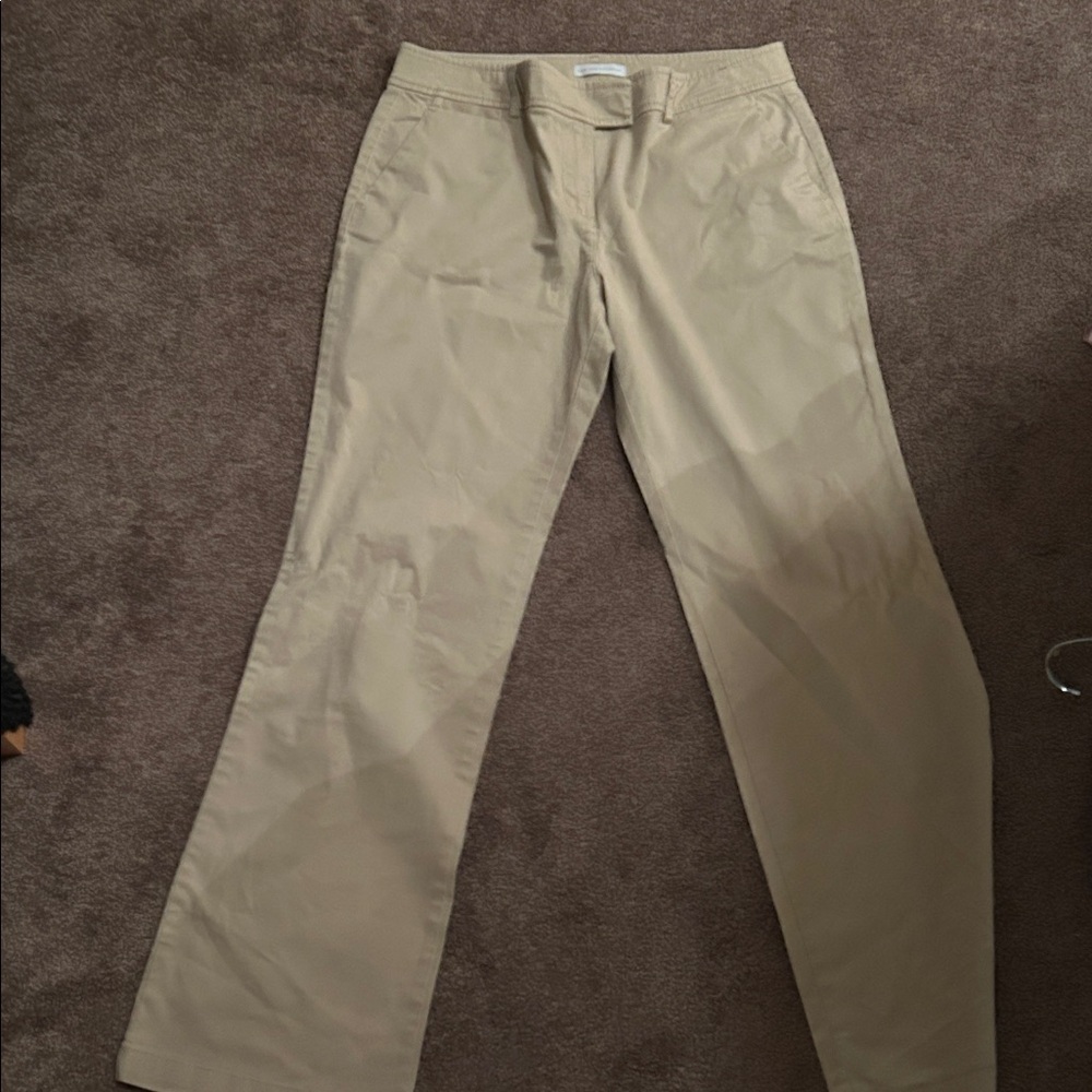 246) very cute khaki pants, New York and Company women’s size 6